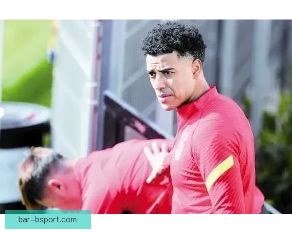 中国男足归化球员阿兰重返国足引热议 球迷期待新篇章开启