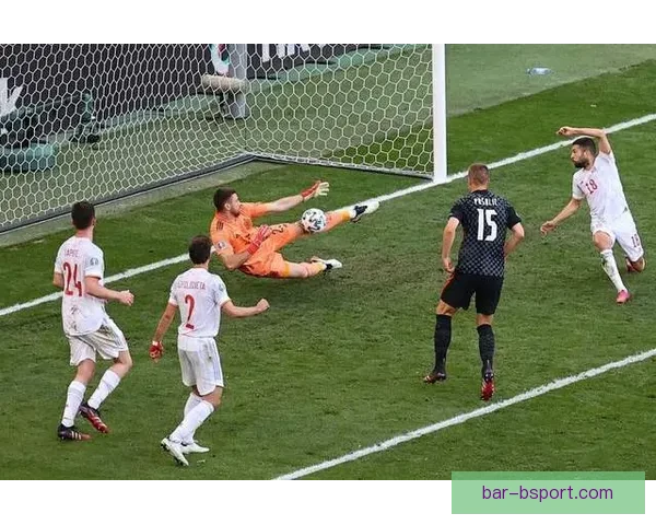 乌奈·西蒙在欧国联点球大战中发挥关键作用助西班牙逆转晋级